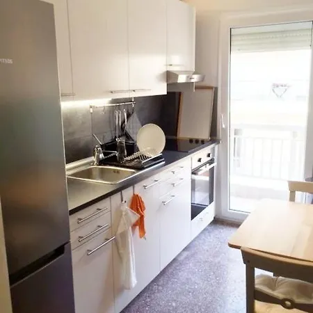 Modern Style Apartment,central Thessaloniki, 100qm סלוניקי