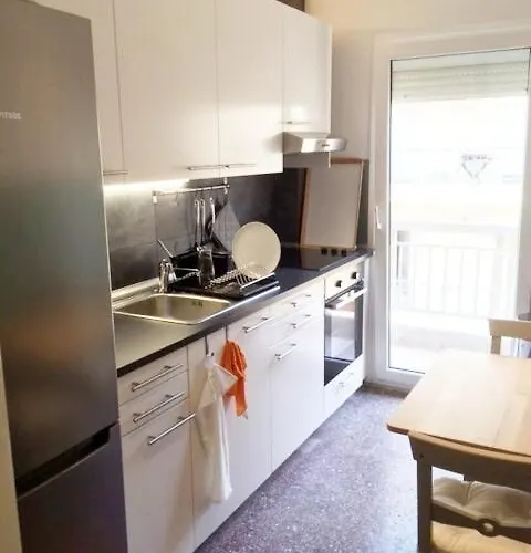 Modern Style Apartment,central Thessaloniki, 100qm Soluň